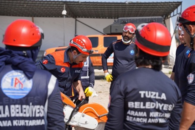 Başsağlığı anonsları Tuzla’daki telsizlerden yükseldi