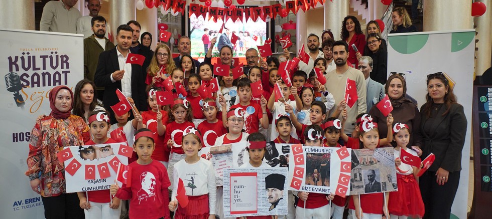 Cumhuriyetin 102. yılı kutlamaları Tuzla Belediyesi’nde başladı