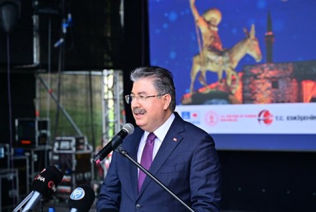 Eskişehir Valisi Dr. Erdinç Yılmaz, 10. Uluslararası Nasreddin Hoca Kültür ve Sanat Festivali'nin açılış programına katıldı