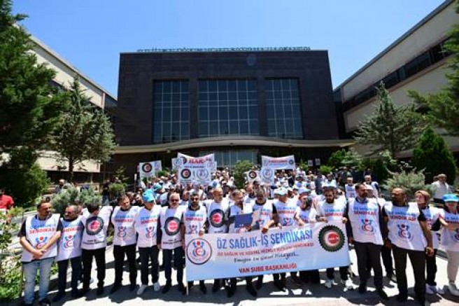 ÖZ SAĞLIK İŞ SENDİKASI Gökhan Öznur sert konuştu “Emeğimizin Hakkını İstiyoruz