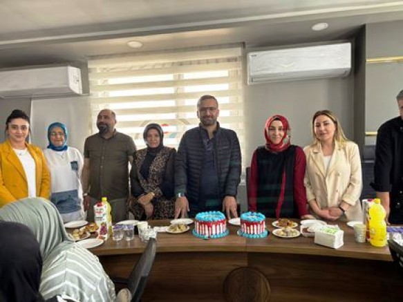 Öz Sağlık-İş Sendikası Van Şubesi'nden Anlamlı Anneler Günü Etkinliği