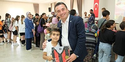 BAŞKAN DÖKMECİ’DEN ES ES FORMASI HEDİYE 