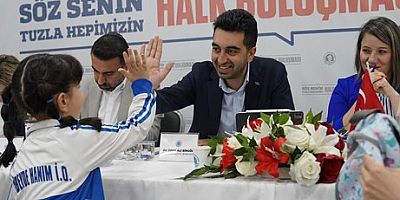 Başkan Eren Ali Bingöl halk buluşmalarında komşularıyla bir arada