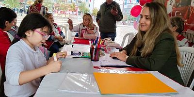CHP MALTEPE KADIN KOLLARINDAN 'CUMHURİYETİN KIZLARI GELECEĞİ YAZIYOR' ETKİNLİĞİ 