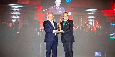 Egemen Bağış ‘yılın diplomatı’ ödülünü aldı