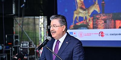 Eskişehir Valisi Dr. Erdinç Yılmaz, 10. Uluslararası Nasreddin Hoca Kültür ve Sanat Festivali'nin açılış programına katıldı