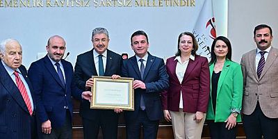 Eskişehir Valisi Dr. Erdinç Yılmaz’a Sivrihisar Fahri Hemşehrilik Beratı Takdim Edildi 