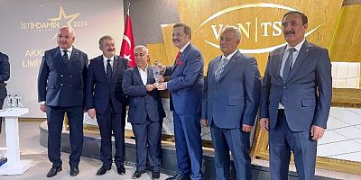 TOBB Başkanı Hisarcıklıoğlu’ndan iş insanı Ahmet Kaval’a ödül