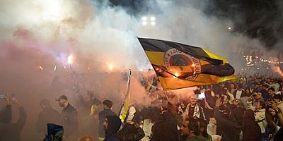 Tuzla’da dev ekranda  EuroLeague final coşkusu yaşandı