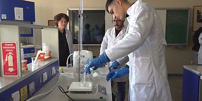 TUZLALI LİSE ÖĞRENCİLERİ KENDİ ÜRETTİKLERİ 3 TON DEZENFEKTANI DEPREM BÖLGELERİNE GÖNDERDİ