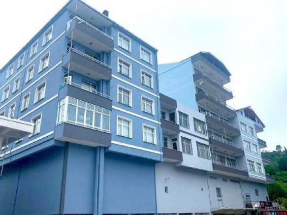 Trabzon Araklı’da sıvasız ve boyasız binalar tarih oluyor