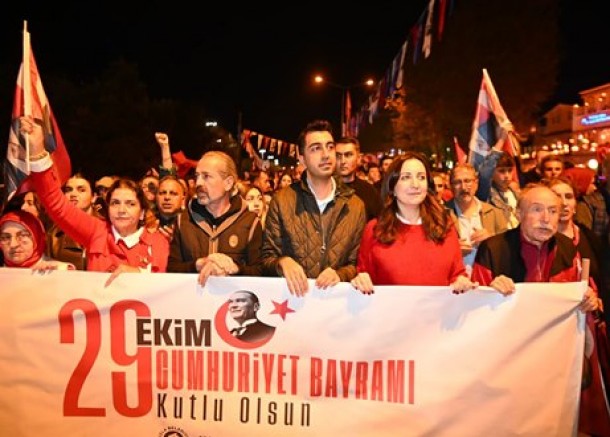 Tuzla’da Cumhuriyetin 102’nci yılı Zeynep Bastık konseriyle kutlandı